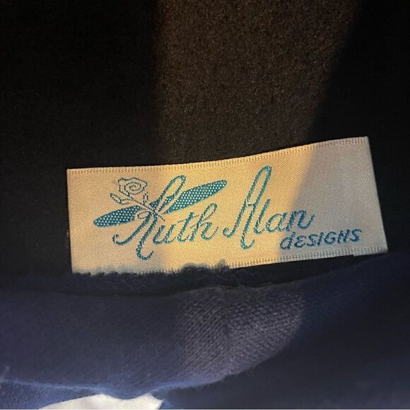 Ruth Alan designs WOOL hat - Picture 7 of 7